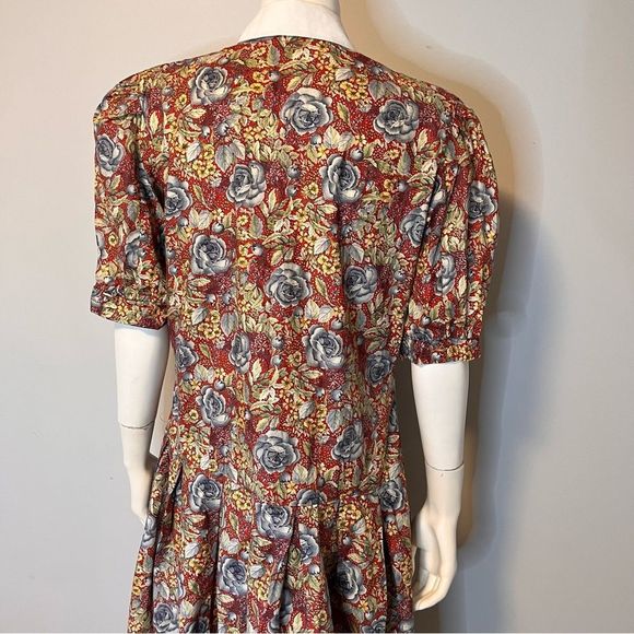 - Vintage 1970s, Cottage Core Dress. Floral hand stitching, dropped waist.… - Picture 4 of 7